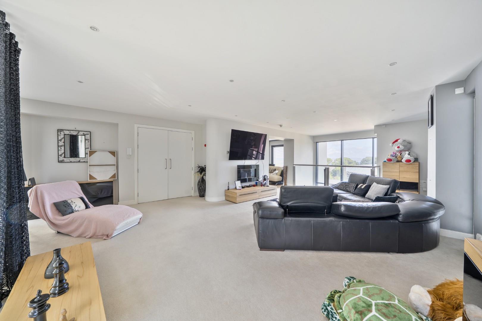 Upper Castle View, Blackpill, Swansea, SA3 5BY